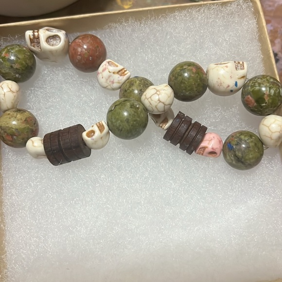Unakite stone bracelet with skulls - Picture 2 of 2